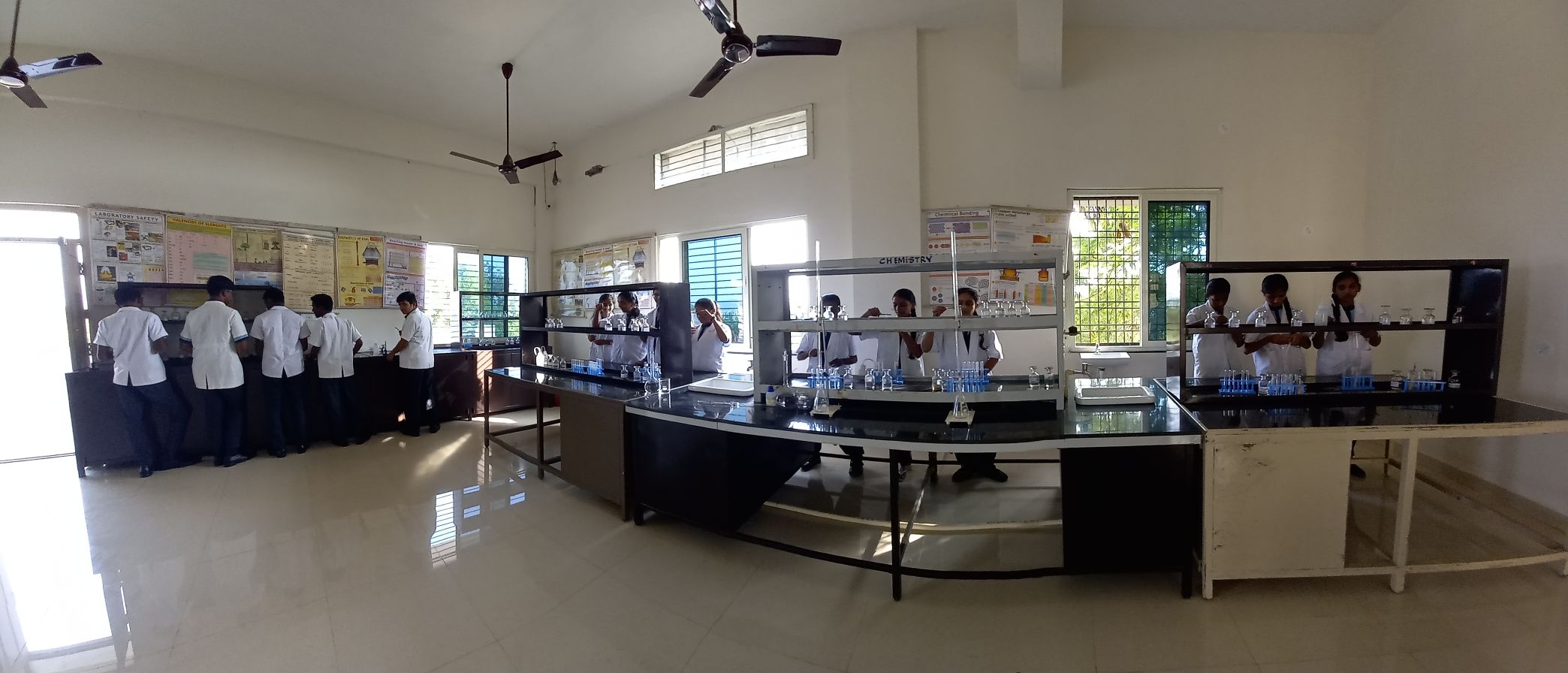 SCHOOL/COLLEGE IMAGE